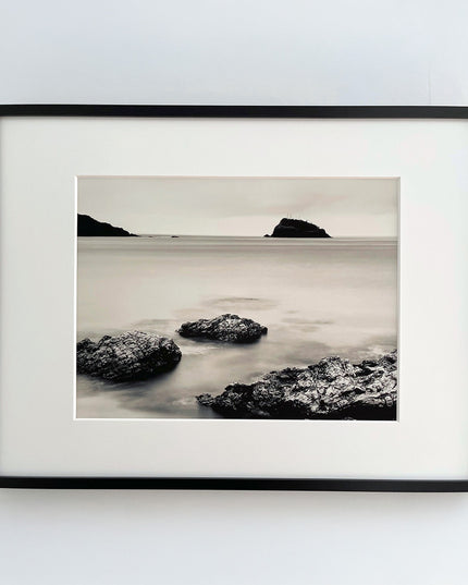 限定15点 越谷喜隆 受注生産額縁付オリジナルプリント Landscape with View of Rocks and Islands